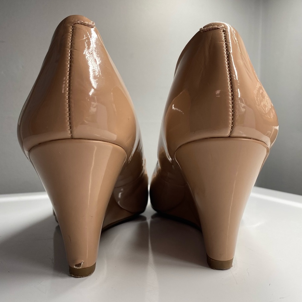 Jessica Simpson Nude Patent Leather Round Toe Wedge Heels 9/39 J - Picture 2 of 4